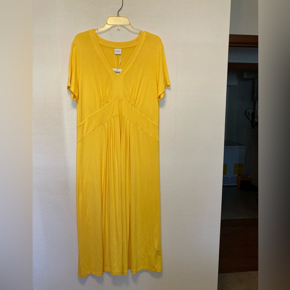 NWT. Madeleine T-shirt knit dress